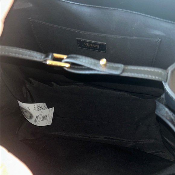 Versace Medusa Quilted Nappa Tote Bag and Attached Wallet Pouch - Picture 8 of 17